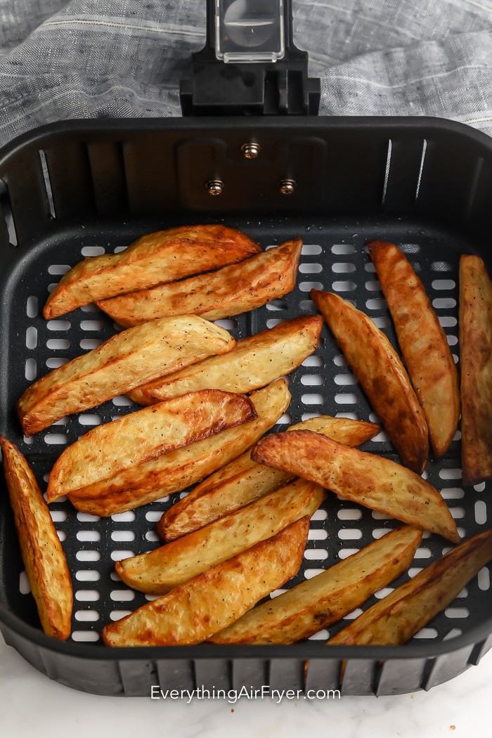 Cooked Air Fryer Potato Wedges in a basket