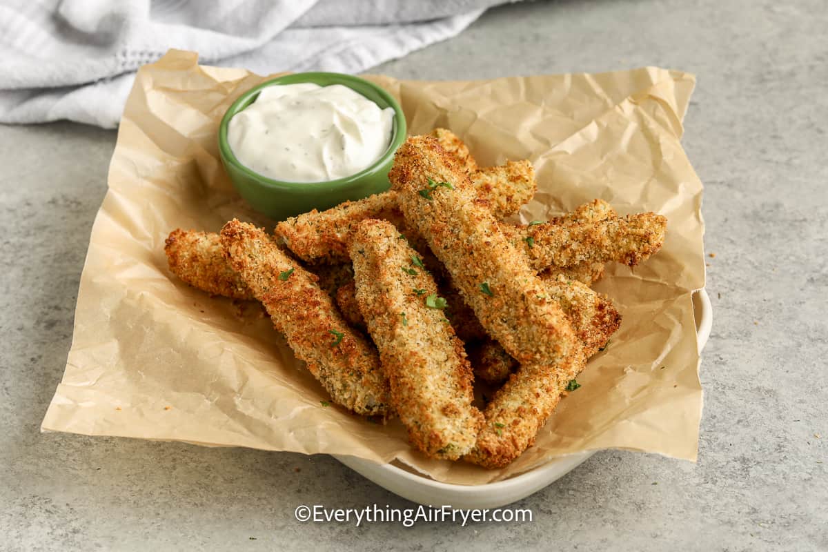 air fryer pickle spears in a dish with dipping sauce