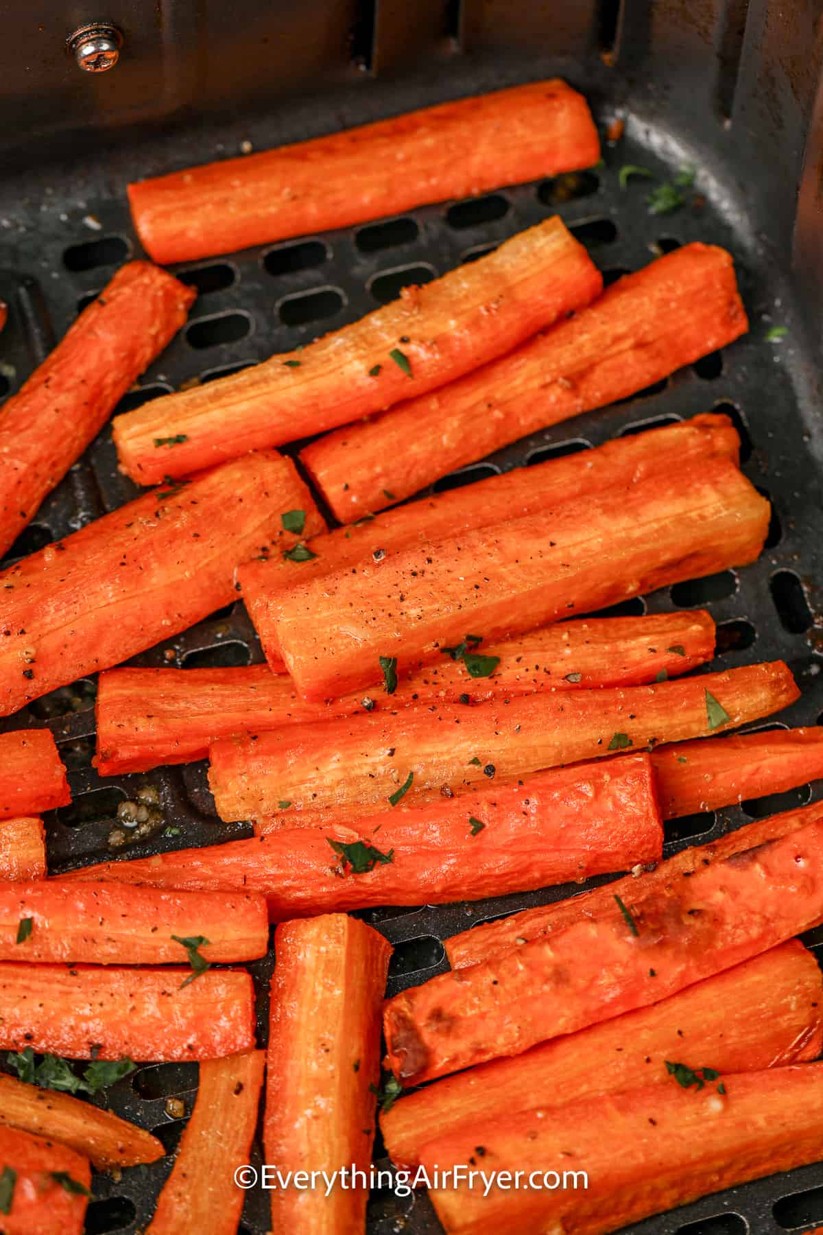 air fryer carrots in an air fryer tray