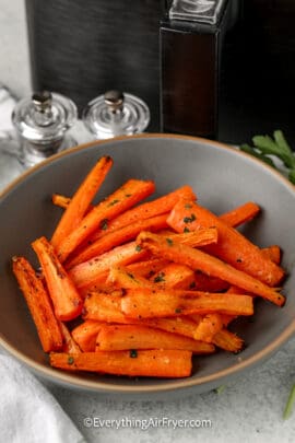 air fryer carrots in a bowl