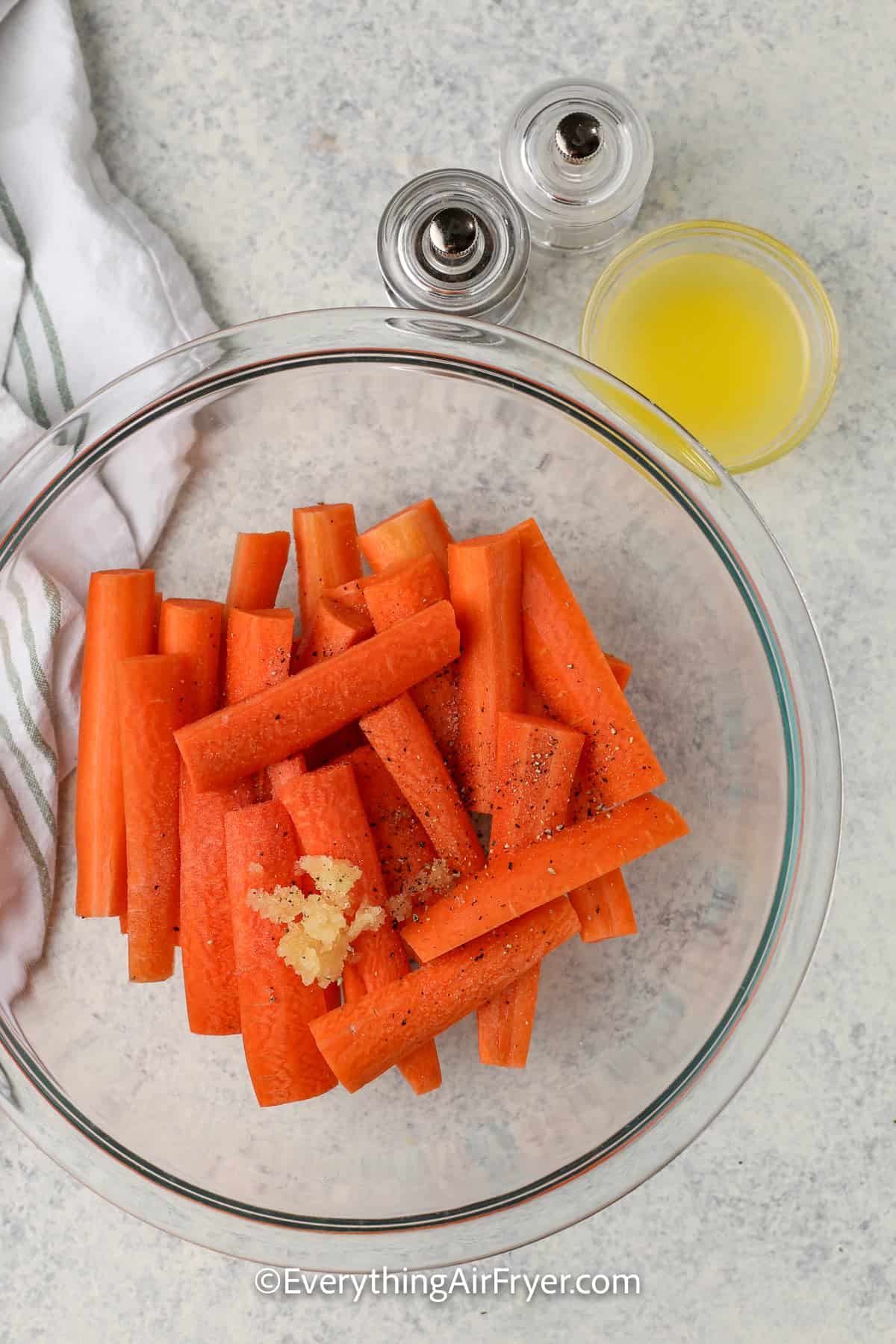 sliced carrots in a bowl
