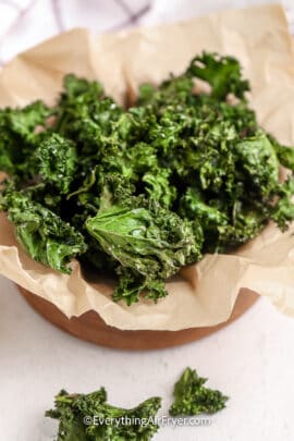 air fryer kale chips in an air fryer tray